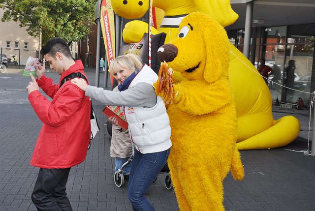 Gute Laune und Polonaise: das Viktoria-Center hat seine Pforten geöffnet. | Foto: pra