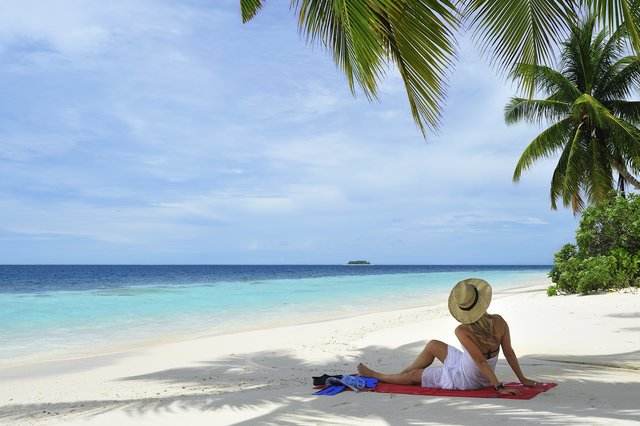 Traumurlaub mit Hindernissen. Werden die Flüge für eine Fernreise nicht aus einer Hand gebucht, schauen Reisende bei Verspätungen oft in die Röhre | Foto: istock