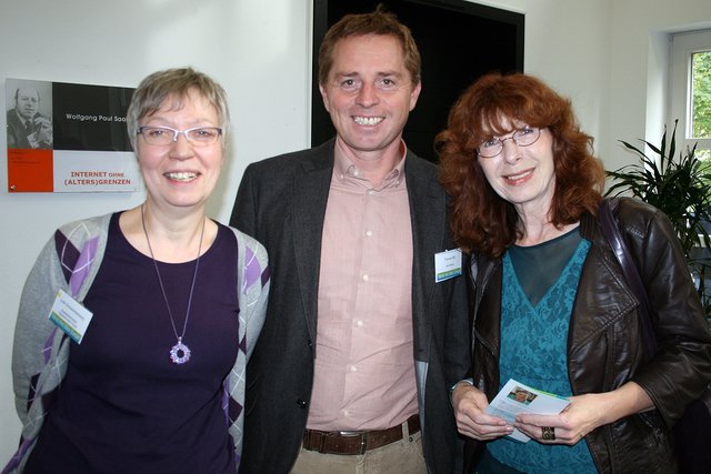 Jutta Schwichtenberg,  Vorstand der Seniorbook AG,Thomas Bily und Ulrike Brüne vom Bundesverband  Katholische Frauengemeinschaft Deutschlands e.V.