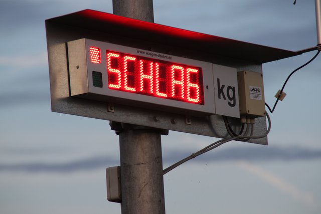 ... zeigte 34000 kg Gesamtgewicht an....