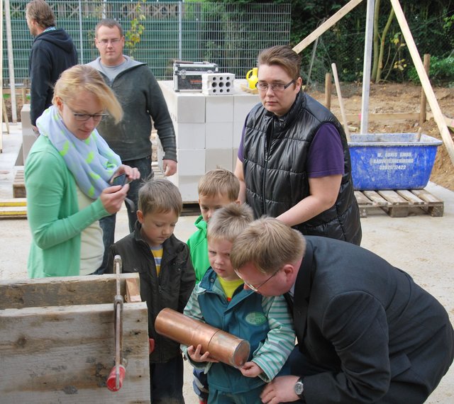 Grundsteinlegung im Sankt-Pius Kindergarten - und feuchte