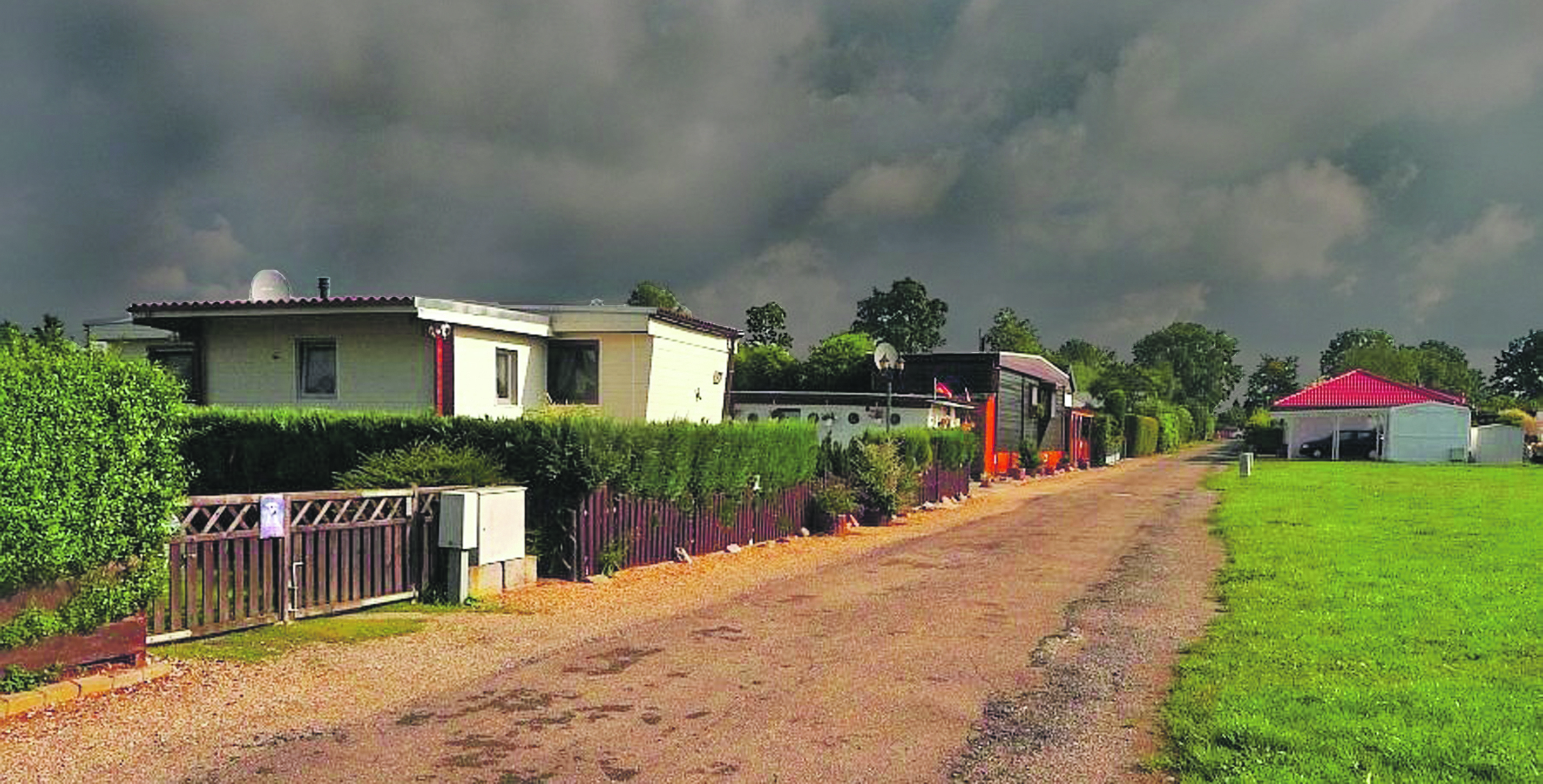Dunkle Wolken über der Camping-Anlage Altfeld.