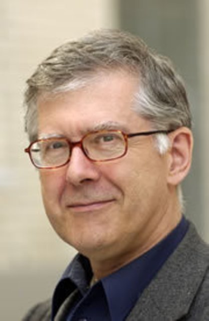 Michael Schlecht (62), Chef-Volkswirt der Bundestagsfraktion DIE LINKE: "Die deutsche Regierung mit Merkel an der Spitze treibt in Europa eine brutale Austeritätspolitik voran. Massive Sozial- und Lohnkürzungen führen nicht nur zu sozialen Verschlechterungen, wie zum Beispiel dem Anstieg der Jugendarbeitslosigkeit in Griechenland und Spanien auf um die 60 Prozent. Diese Politik zerrüttet auch die wirtschaftliche Entwicklung. Die Sozialkosten steigen trotz Kürzungen und die Steuereinnahmen brechen weg."