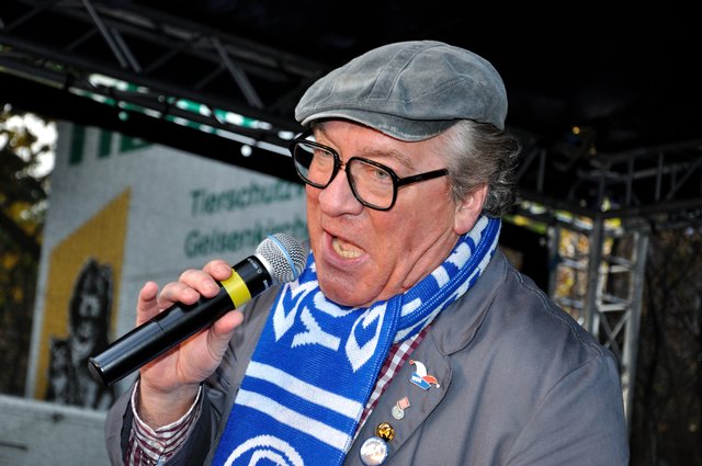 Hausmeister Anton Klopotek,Comedien und Sänger  beim Herbstfest 2013 im Tierheim Gelsenkirchen.Foto:Kurt Gritzan