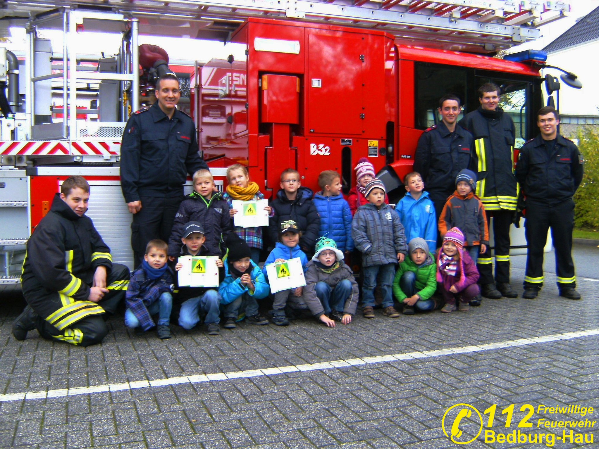  FEUERWEHR macht Kindergarten St. Stephanus-Kindergarten zu Besuch bei 