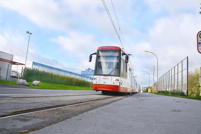 Auf rund einem Kilometer Länge verkehrt die Stadtbahnlinie U 43 auf dem Hellweg zwischen Brackel (In den Börten) und Asseln (Weiche/Haltestelle Businkstraße) noch eingleisig. Das soll sich künftig ändern und der Halt "Döringhof" dann auch z.B. mit einem Mittelbahnsteig ausgestattet werden. | Foto: Günther Schmitz