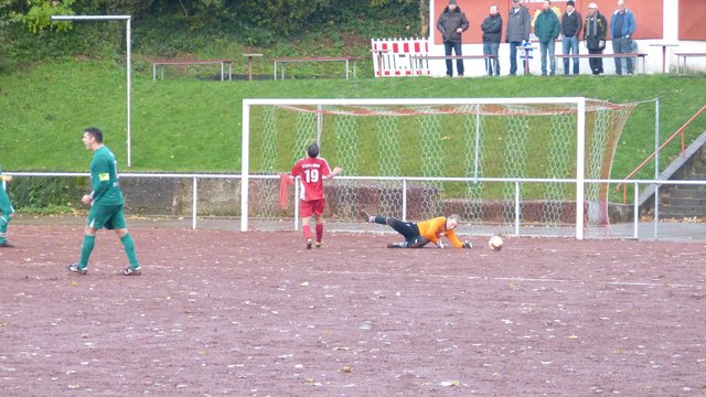 Nino Qualliarella verhindert ein weiteres Gegentor.