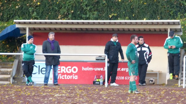 Die leere Ersatzbank von Duisburg 08.