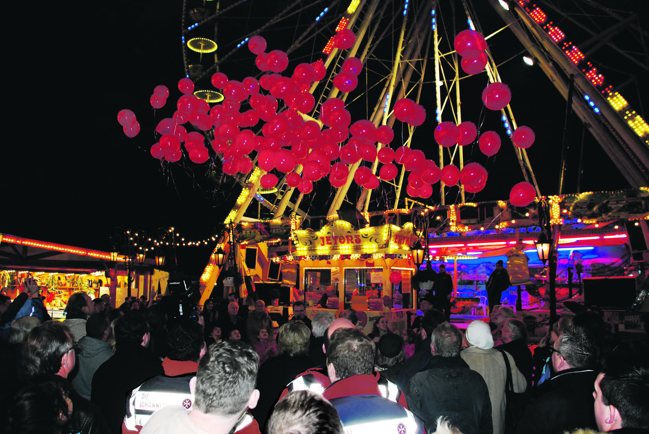 MartinikirmesRummel in Dinslaken Die Trabrennbahn bewährt sich als