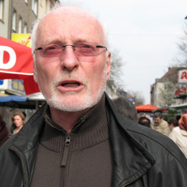 Rainer Pflugrad, Vorsitzender der SPD-Fraktion in der Bezirksvertretung III, wünscht sich eine Weiterführung der Asphaltierung bis zur Cranachstraße.