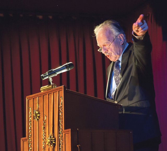 Schon im vergangenen Jahr bereitete Horst Naumann mit seiner exklusiven Lesung unseren Gewinnern eine große Freude. Auf vielfachen Wunsch nimmt er sich nun auch in diesem Jahr noch einmal die Zeit. Foto: Hannes Kirchner