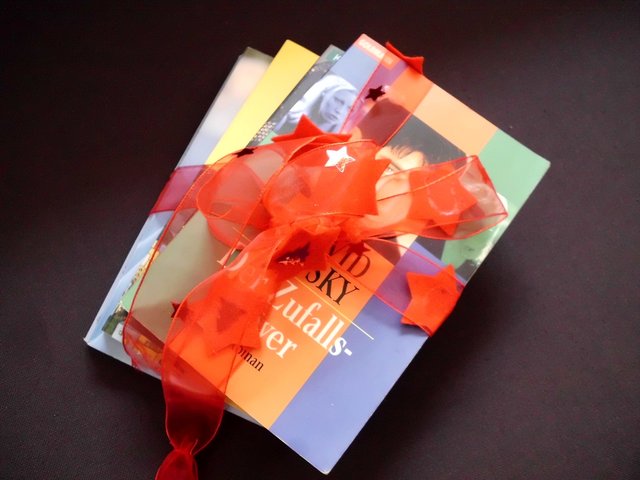 einige Bücher... schön "verpackt" ...