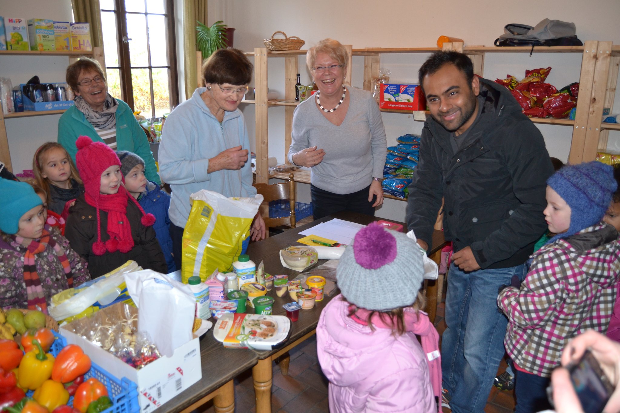 Johannes-Kindergarten backt für FAIR-teiler - Bedburg-Hau