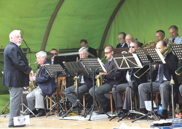Am Samstag, 14. Dezember, gibt das Fanfarencorps Schwarz-Weiss ab 13 Uhr ein Platzkonzert am Flinger Broich.
