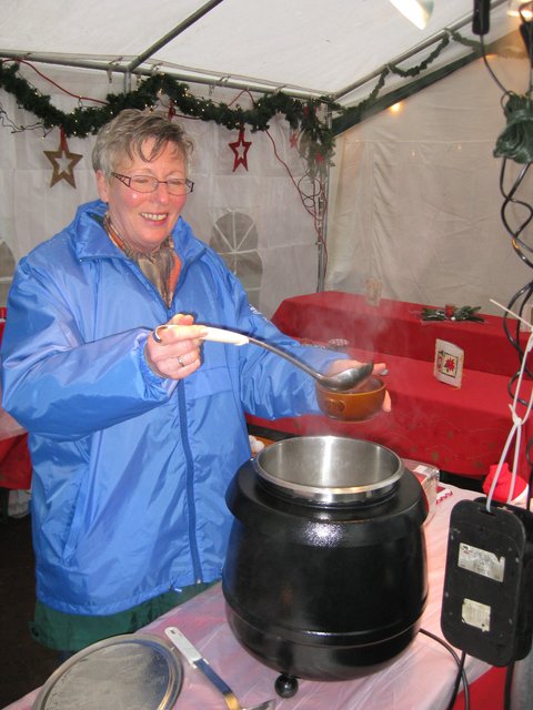 Mexikanische Kukurussuppe und Hühnersuppe hatten die Schießfrauen gekocht.