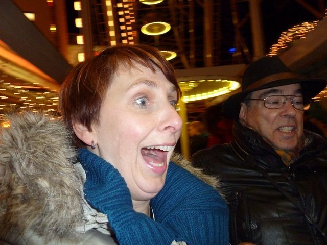 "Argh, raus, ich will raus, nix wie raus hier", schreit Ana, und Jürgen verkrampft sich,.....