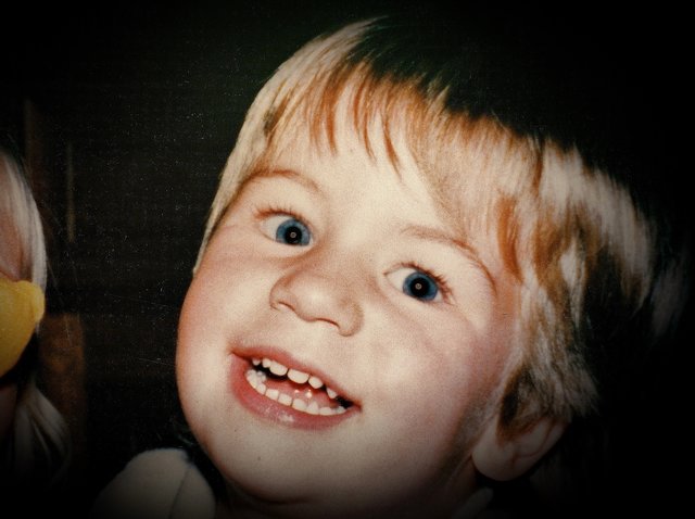 Leuchtende Augen beim Auspacken der Geschenke