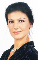 "Wer trotz Spionage mit den USA über Freihandel spricht, macht sich lächerlich", kommentiert Sahra Wagenknecht (DIE LINKE) das heimlich verhandelte TTIP-Abkommen.