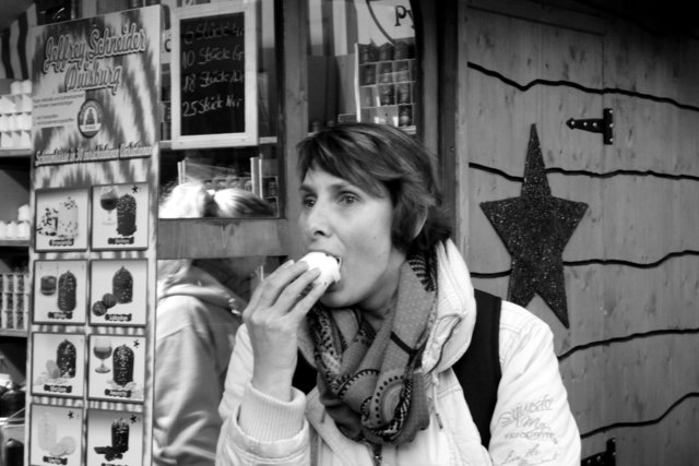 Tschüsss, hier aus Duisburg... mit einem KUSS...Schaum-KUSS...GRINZ!