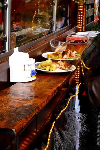 DAS hätte ich auch auch gegessen... Flamm-Lachs... z.B. hier in Duisburg...