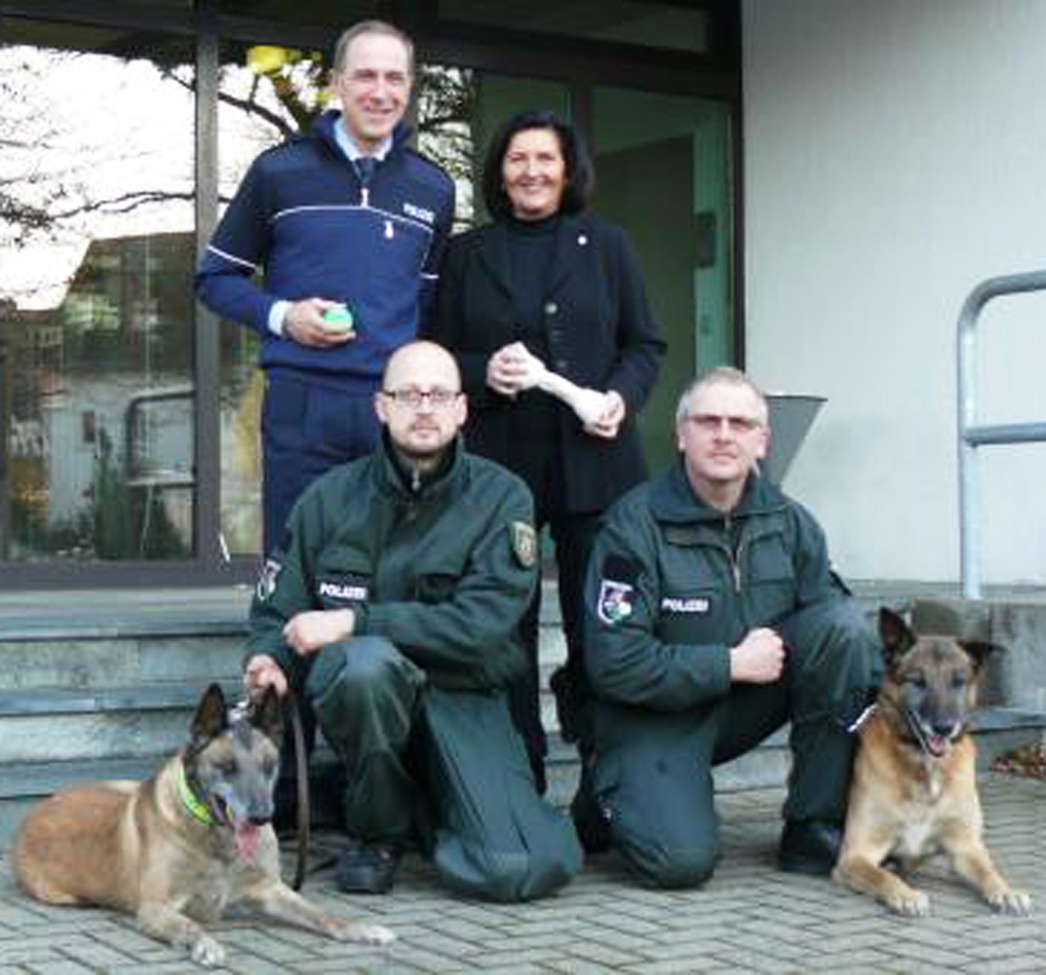 "Schnüffler" mit Kauknochen in Ruhestand verabschiedet - Wickede (Ruhr)