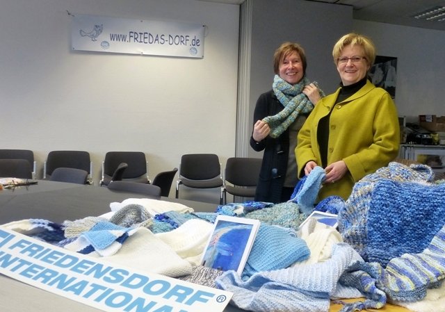 Ute Kleinbrahm und Walburga Schild-Griesbeck 2014-01-10 Friedensdorf
