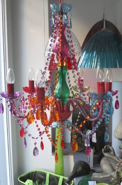 Kitschig-Bunt...der Leuchter...aber auch schön...farbenFROH...
