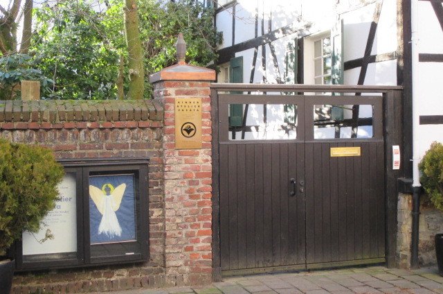 Toreinfahrt (privat)