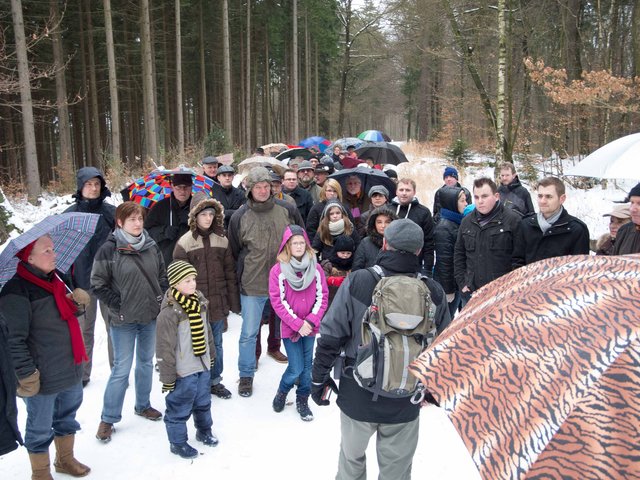 Interessantes zur Geschichte Moosfeldes weiß auch in diesem Jahr der zertifizierte Wanderführer und SGV-Vorsitzende Helmutheinz Welke zu berichten | Foto: Meinolf Wilmes