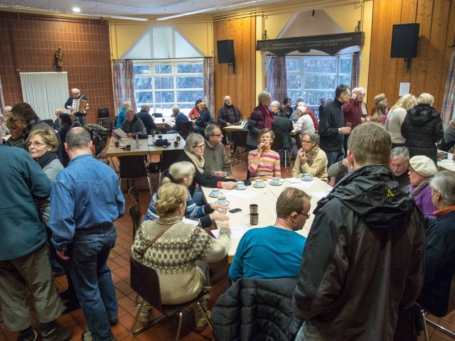 Besonderen Wert legen die Organisatoren der Winterwanderung auf das gesellige Beisammensein mit "ihren" Moosfeldern | Foto: Meinolf Wilmes