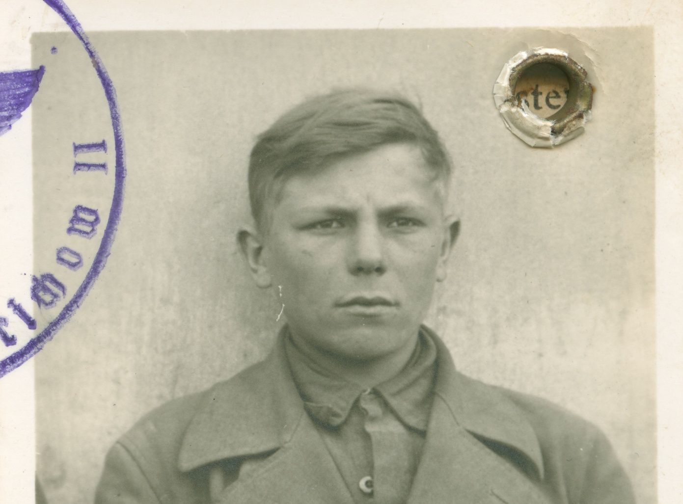 Wasyl Oreschcuk, geboren am 25. Dezember 1926 in der Ukraine, wurde von Mai 1943 bis Dezember 1944 als Schlepper auf Zeche Zollern II/IV zur Zwangsarbeit eingesetzt.