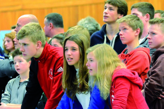 Gespannt fieberten die Zuschauer und Athleten mit den gerade aktiven Vereinskameraden mit.