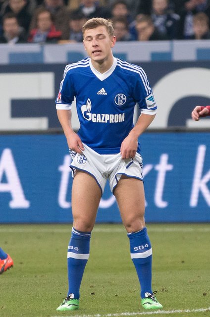 Schalke und Gelsenkirchens Sportler des Jahres, Max Meyer, zogen Hannover die Hosen aus und zeigten der Mannschaft von Tayfun Korkut ordentlich die Grenzen auf.