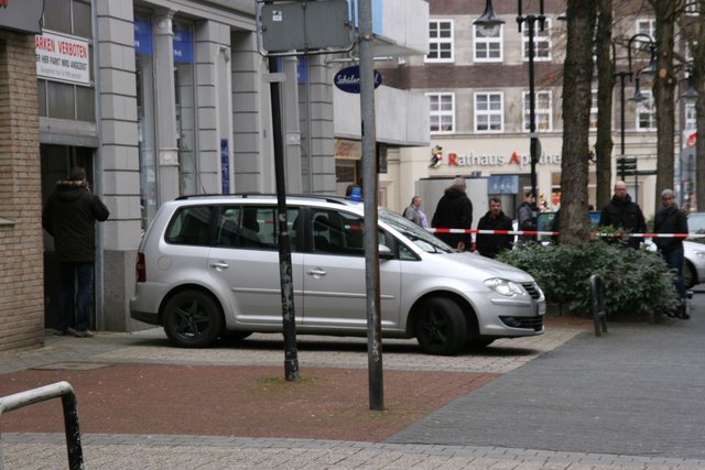 Zivilfahrzeug der Kriminalpolizei mit Blaulicht. Foto: Rüsing