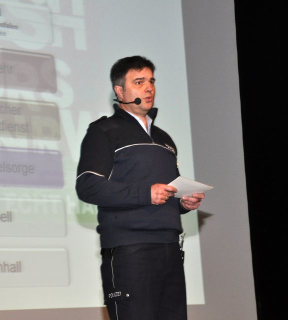 PHK Detlef Marks vom Kommisariat Verkehrsunfallprävention moderierte die Veranstaltung.