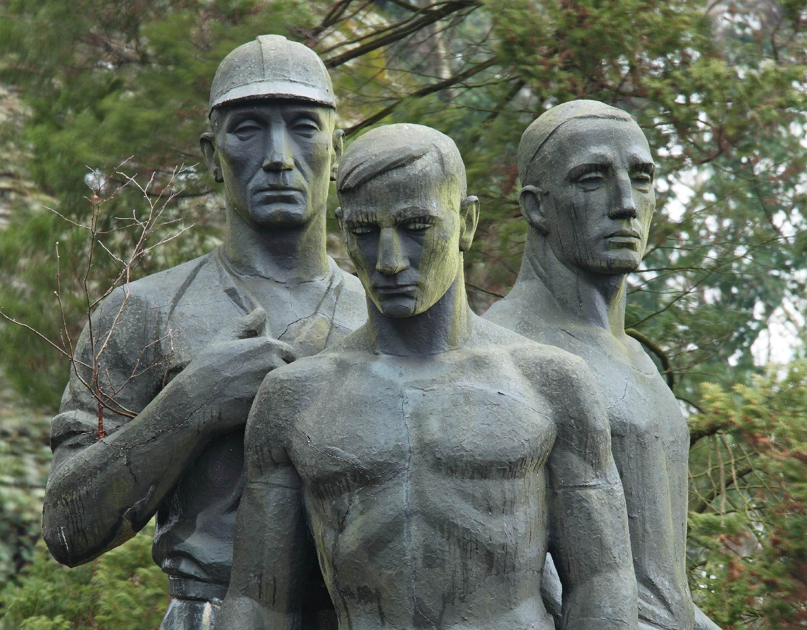 Denkmal für die Opfer der Schlagwetterexplosion auf der Zeche General Blumenthal 1937 auf dem Nordfriedhof in Recklinghausen.