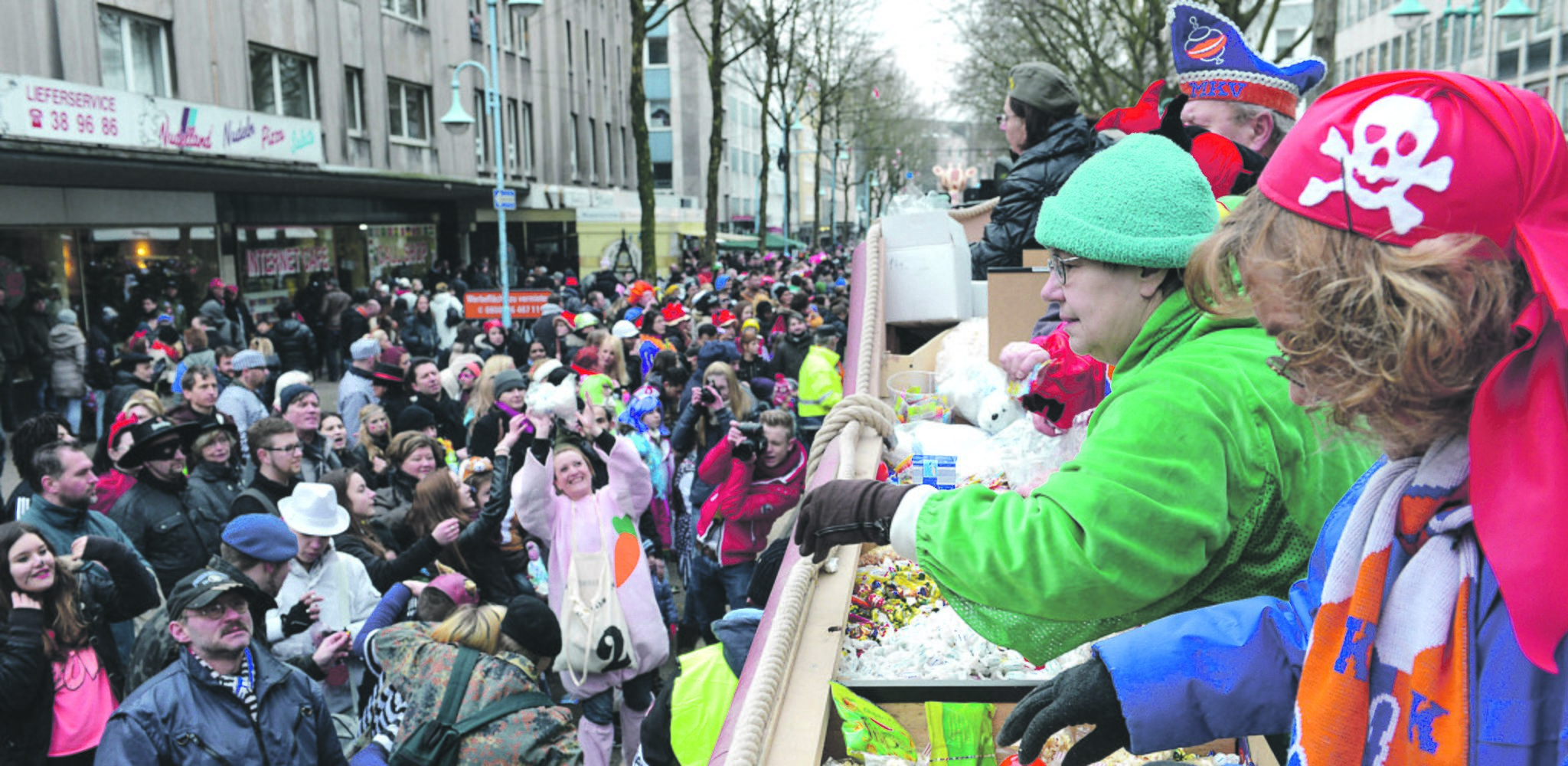 1000 Teilnehmer beim Mülheimer Rosenmontagszug Mülheim