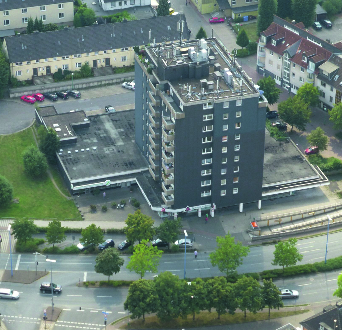 Das Hochhaus am Berg, hier aus der Luft aufgenommen, erfährt eine neue Nutzung. Foto: Zander
