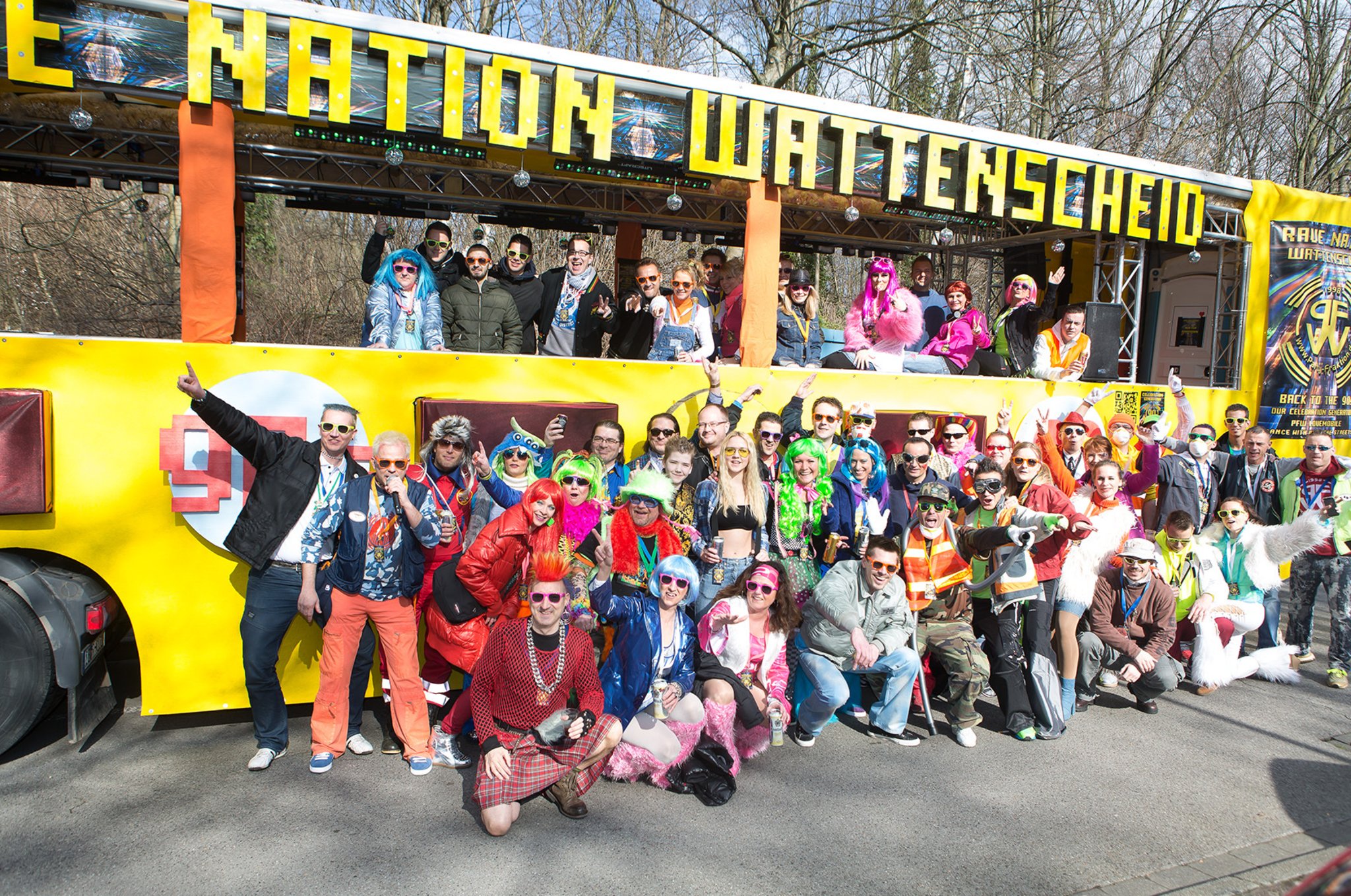 Party-Fraktion im Karnevalsumzug in Wattenscheid - Wattenscheid