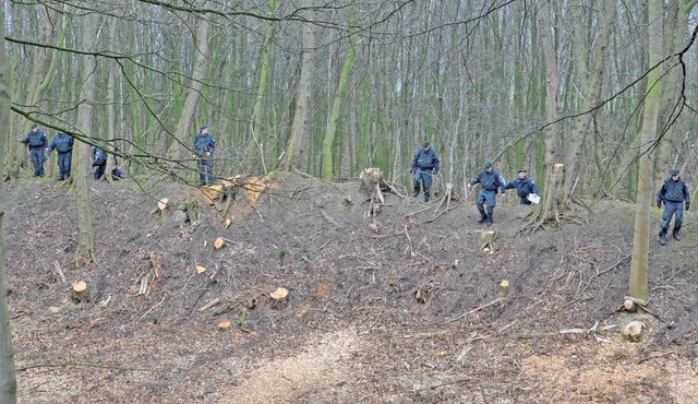 Polizei sucht mit Hundertschaft nach Florian Stahl. Foto: Werner Zempelin