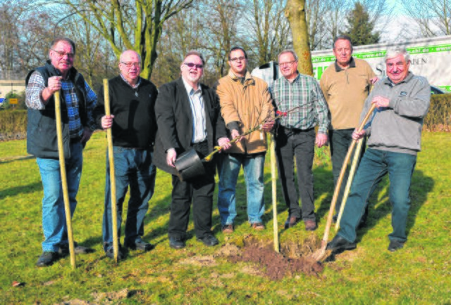 Totholz und Florfliegenkasten Kleingärtner am Revierpark schützen die