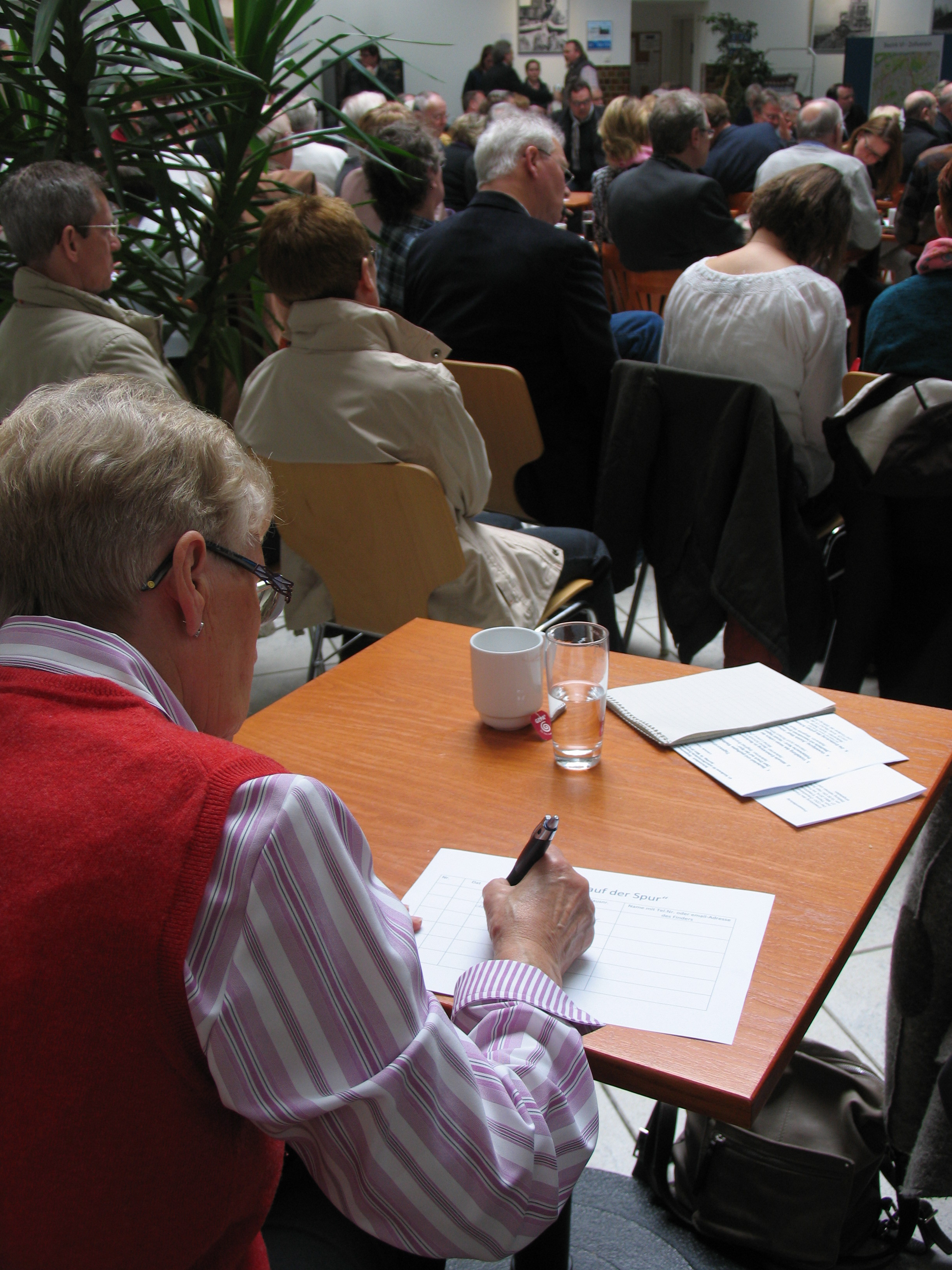 Auf jedem Tisch lag bei der Katernberg-Konferenz am Sonntag eine Liste aus, in der Bürger vermerken konnten, wo häufig wilder Müll etc. zu finden ist.