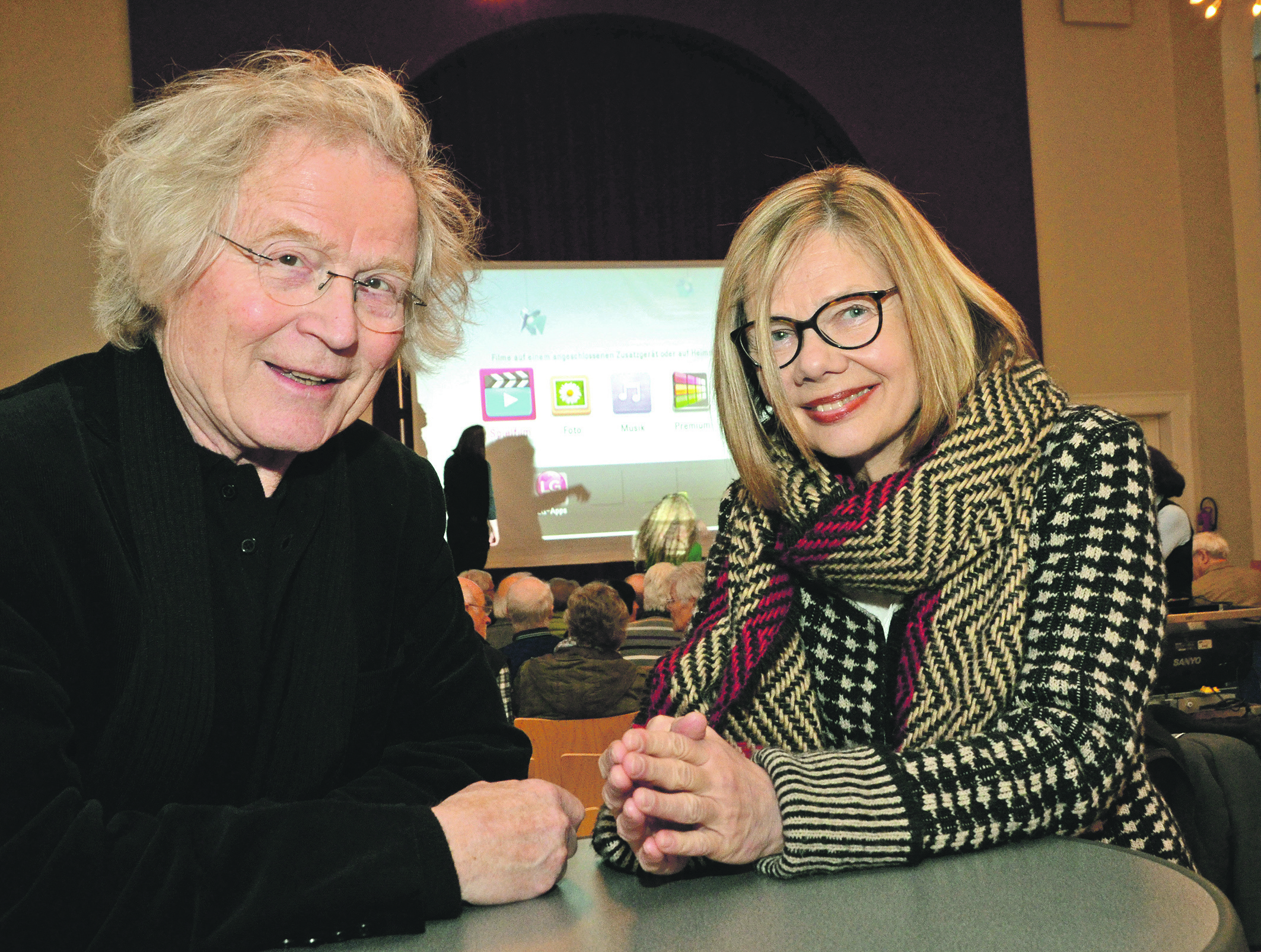 Autorin Erika Fehse und Tilman Röhrig vor der Film-Preview in Haus Fuhr.