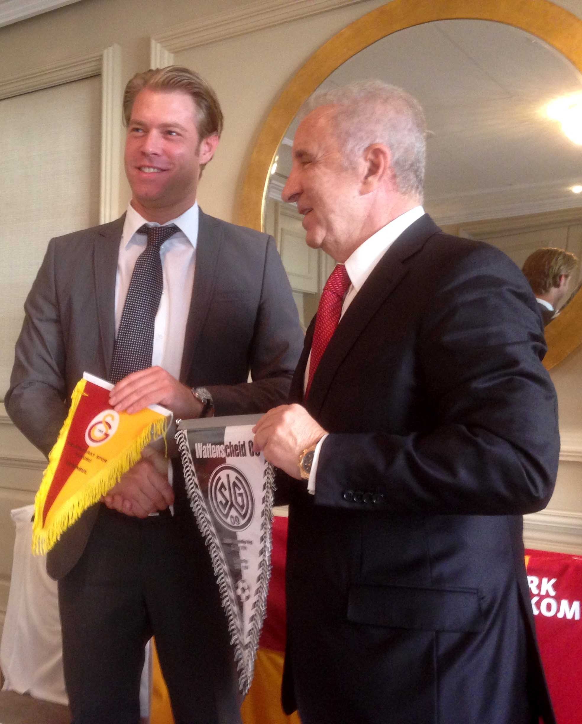 Besiegelten die Zusammenarbeit: Christoph Jacob und Unal Aysal.