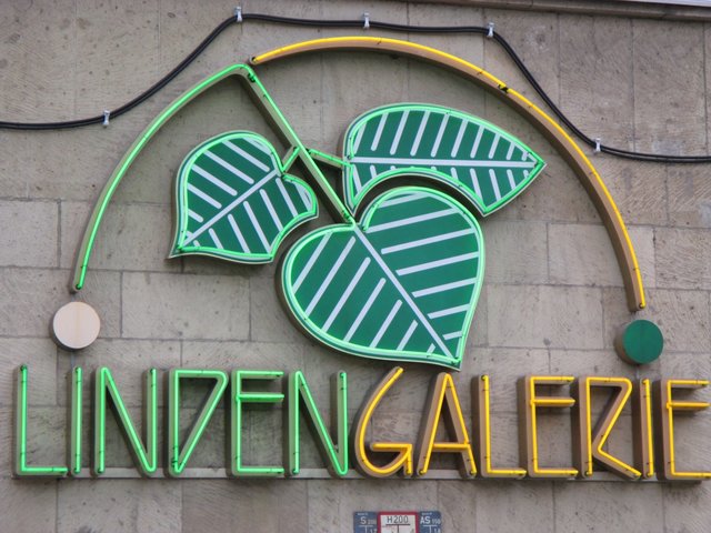 Teure Geschäfte in der LINDENGALERIE