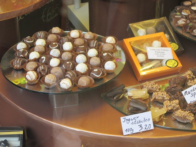 Feine Köstlichkeiten mit stolzen Preisen... im Cafe´...