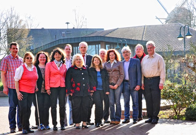 Von links nach rechts: Willi Rejek, Ursula Bull, Elja Rubach, Christa Weidinger, Sven-Kolja Hülsberg, Ulrike Schneider-Dode, Dr. Robert Peters, Nadine Bogedain, Dr. Ralf-Erik Dode, Petra Sonjé, Helmut Lorenz, Friedhelm Bogatka, Detlev Rubach.