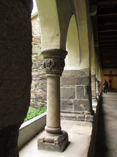 Dom-Innenhof-Rundgang...