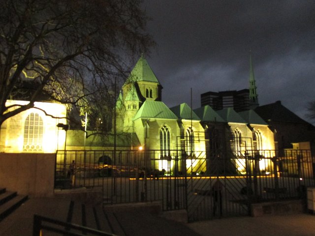 der DUNKLE´DOM zu Essen... GUTE NACHT!