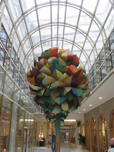 Bunter Baum... in der Linden-Galerie, Essen